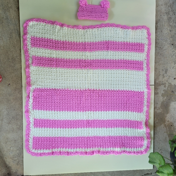 Hand made baby blanket with hat - Picture 1 of 2